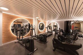 Victoria Hotel & Residence