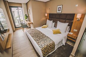 New Art's DownTown Hotel