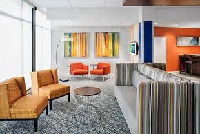 Holiday Inn Express & Suites East Peoria - Riverfront, an IHG Hotel