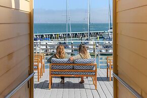 Waters Edge Hotel