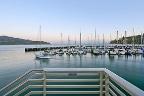 Waters Edge Hotel