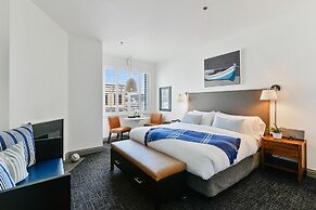 Waters Edge Hotel
