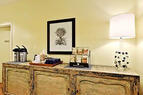 Waters Edge Hotel