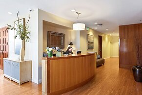 Waters Edge Hotel