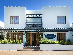 Waters Edge Hotel
