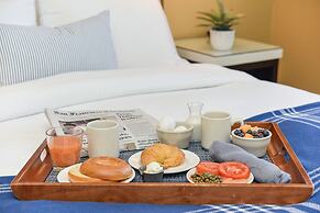Waters Edge Hotel