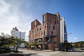 Gangneung Boutique Hotel Bombom