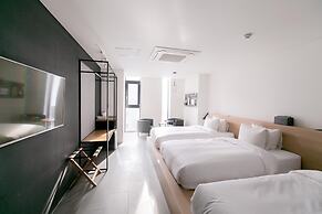 Gangneung Boutique Hotel Bombom