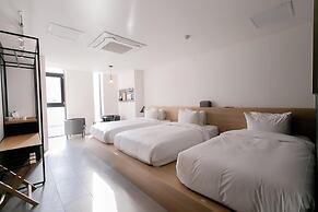Gangneung Boutique Hotel Bombom