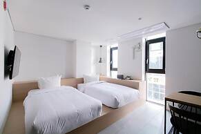 Gangneung Boutique Hotel Bombom