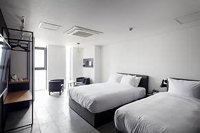 Gangneung Boutique Hotel Bombom