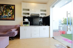 Sunrise Ocean View Apartment