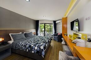 The Loft Seaside Sriracha