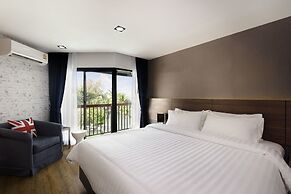 The Loft Seaside Sriracha