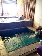 The Loft Seaside Sriracha