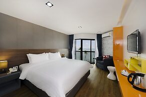 The Loft Seaside Sriracha