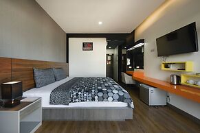 The Loft Seaside Sriracha