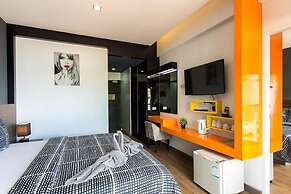 The Loft Seaside Sriracha