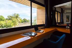 The Loft Seaside Sriracha