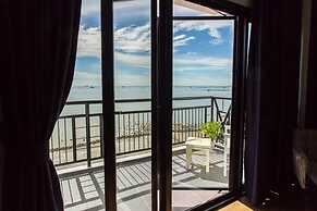 The Loft Seaside Sriracha