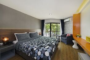 The Loft Seaside Sriracha