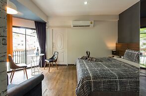 The Loft Seaside Sriracha