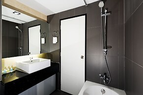 The Loft Seaside Sriracha