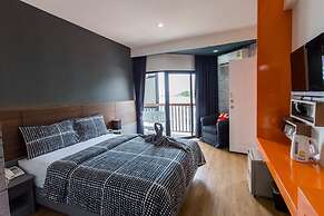 The Loft Seaside Sriracha