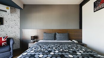 The Loft Seaside Sriracha