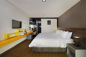 The Loft Seaside Sriracha