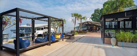 The Loft Seaside Sriracha