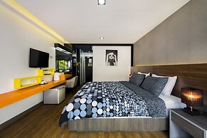 The Loft Seaside Sriracha