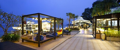 The Loft Seaside Sriracha