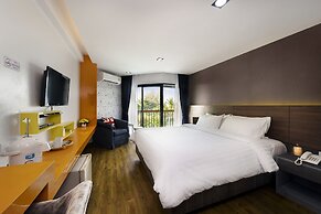 The Loft Seaside Sriracha