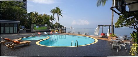 The Loft Seaside Sriracha