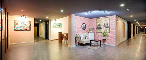 The Loft Seaside Sriracha