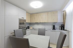 The Queen Luxury Apartments Villa Vinicia