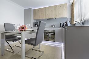 The Queen Luxury Apartments Villa Vinicia