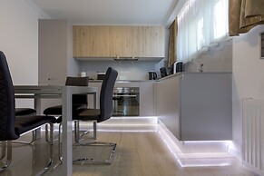 The Queen Luxury Apartments Villa Vinicia