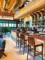 J Park Hotel