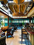 J Park Hotel
