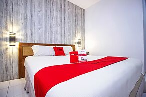 RedDoorz Plus near RS Hasan Sadikin