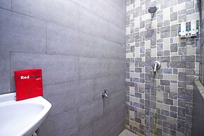 RedDoorz Plus near RS Hasan Sadikin