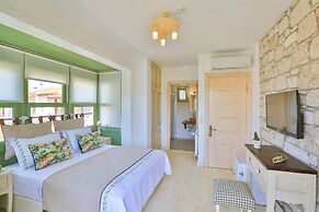 Palas Alacati - Adults Only