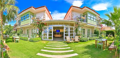 Palas Alacati - Adults Only