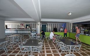 Hotel Riviera - Family Only