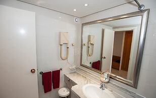 Hotel Riviera - Family Only