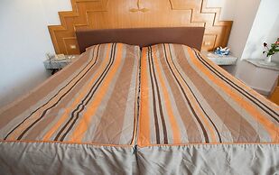 Hotel Riviera - Family Only