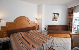 Hotel Riviera - Family Only