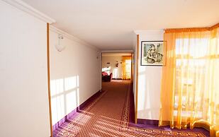 Hotel Riviera - Family Only